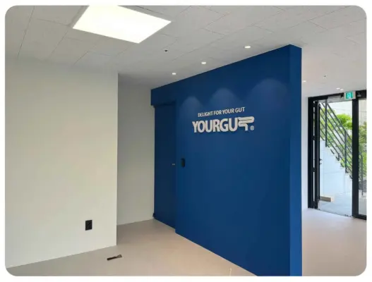 천안 사옥인테리어 1층 공간 테라스 업무공간 대표실 회의실 구성의 50평 사무실 공사